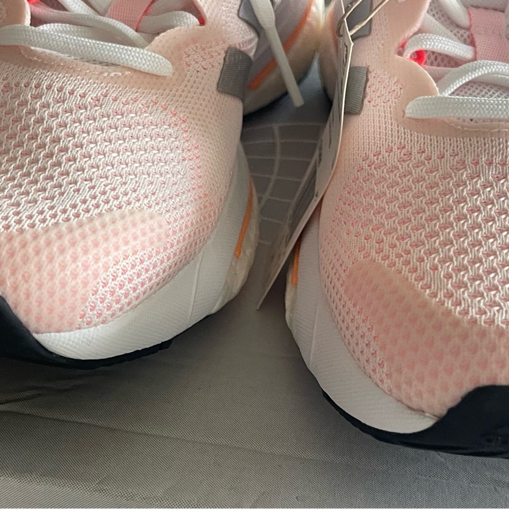 NIB. Adidas Women's Solar Glide 5 White/Silver/ Lite Pink Size 9 - Picture 7 of 14